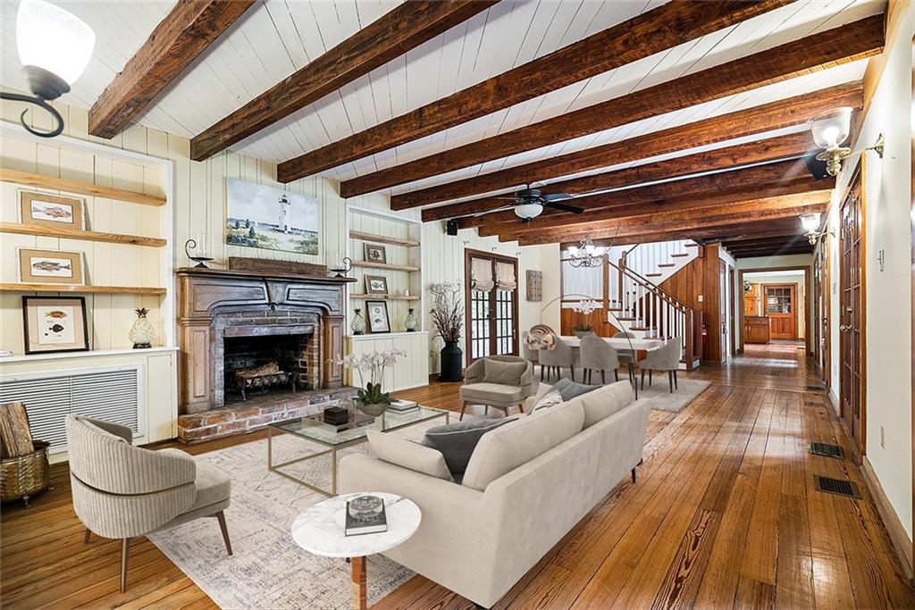 228 ESQUINANCE Drive