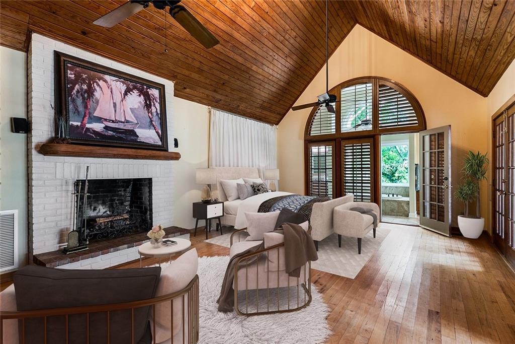 228 ESQUINANCE Drive