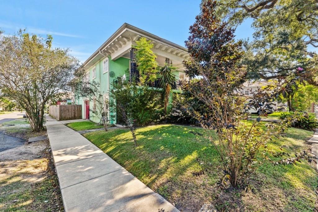 8437 39 S CLAIBORNE Avenue