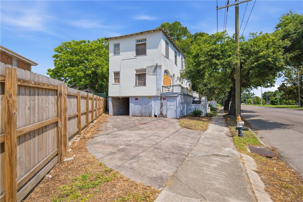7200 S CLAIBORNE Avenue