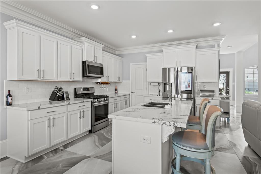 5721 LAUREL TREE Way