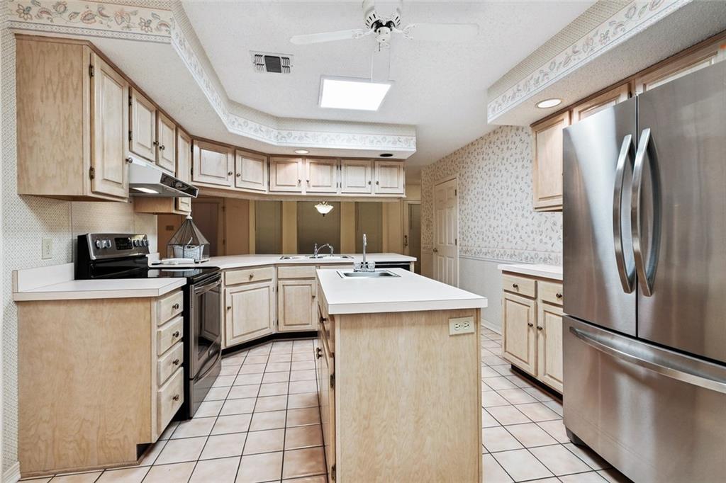 604 WILLOWDALE Boulevard