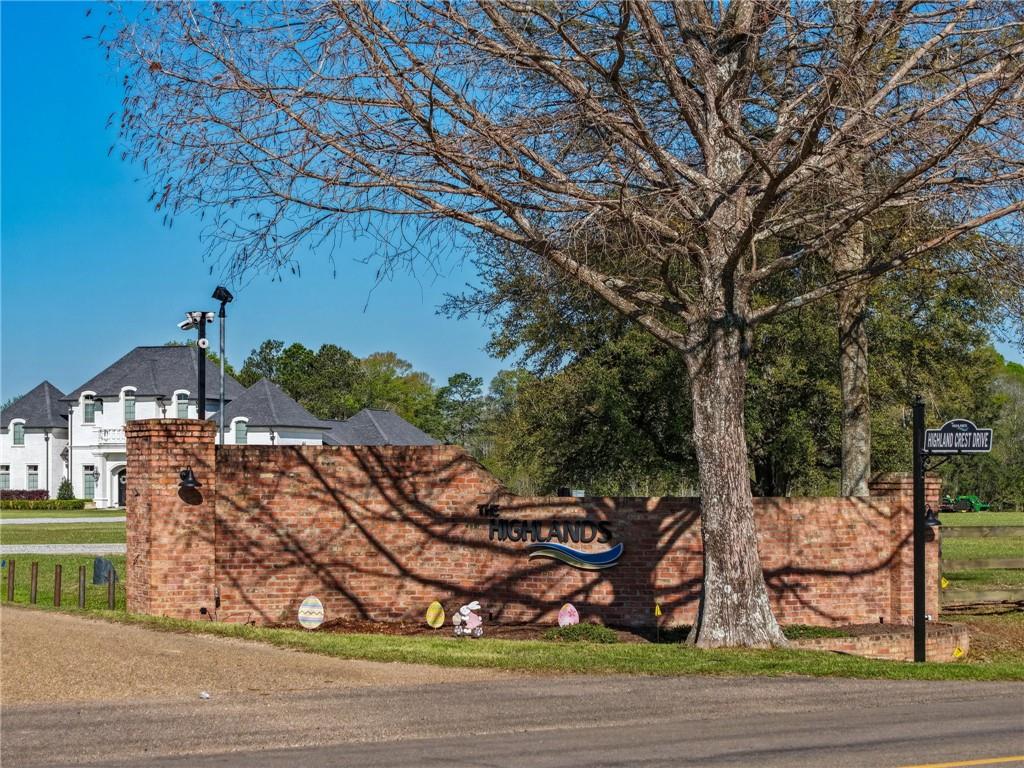 210 HIGHLAND CREST Drive