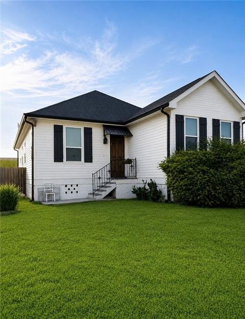 Photo of 104 PERRIN Drive, Arabi, LA 70032 (MLS # 2559257)