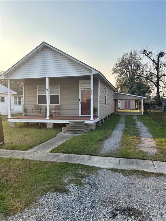 208 ELLINGTON Avenue