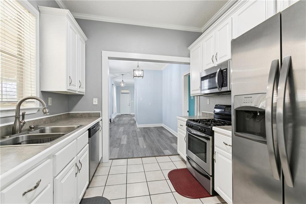 208 ELLINGTON Avenue