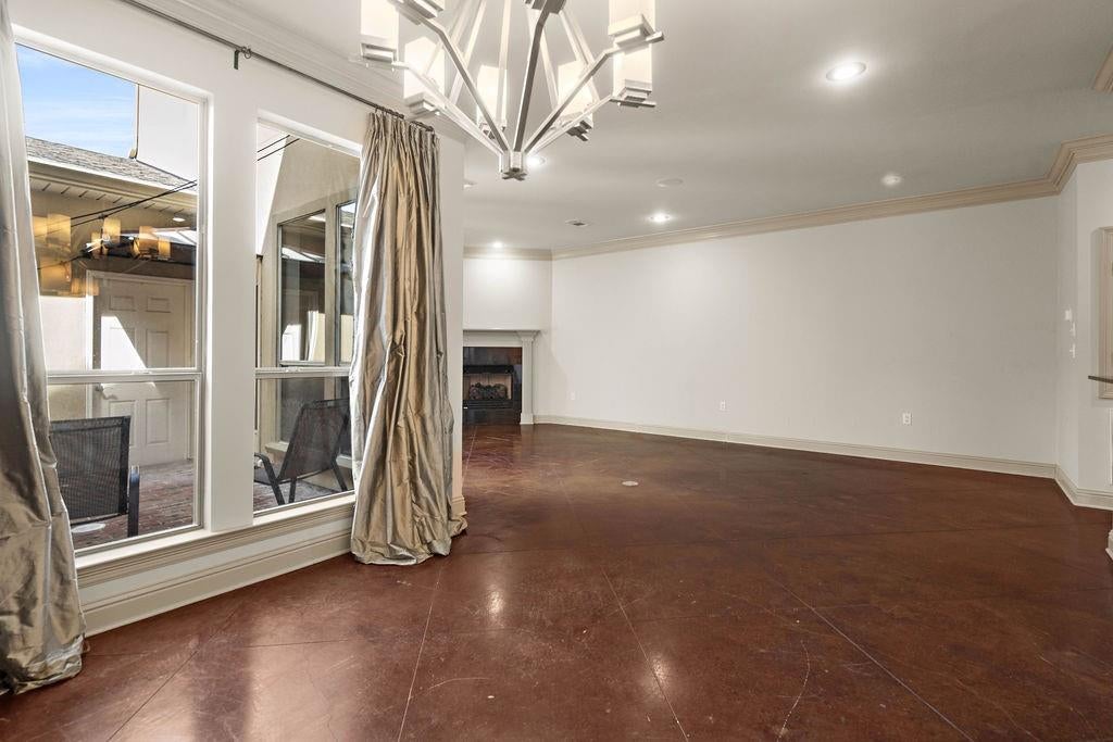 1205 RUE DEGAS