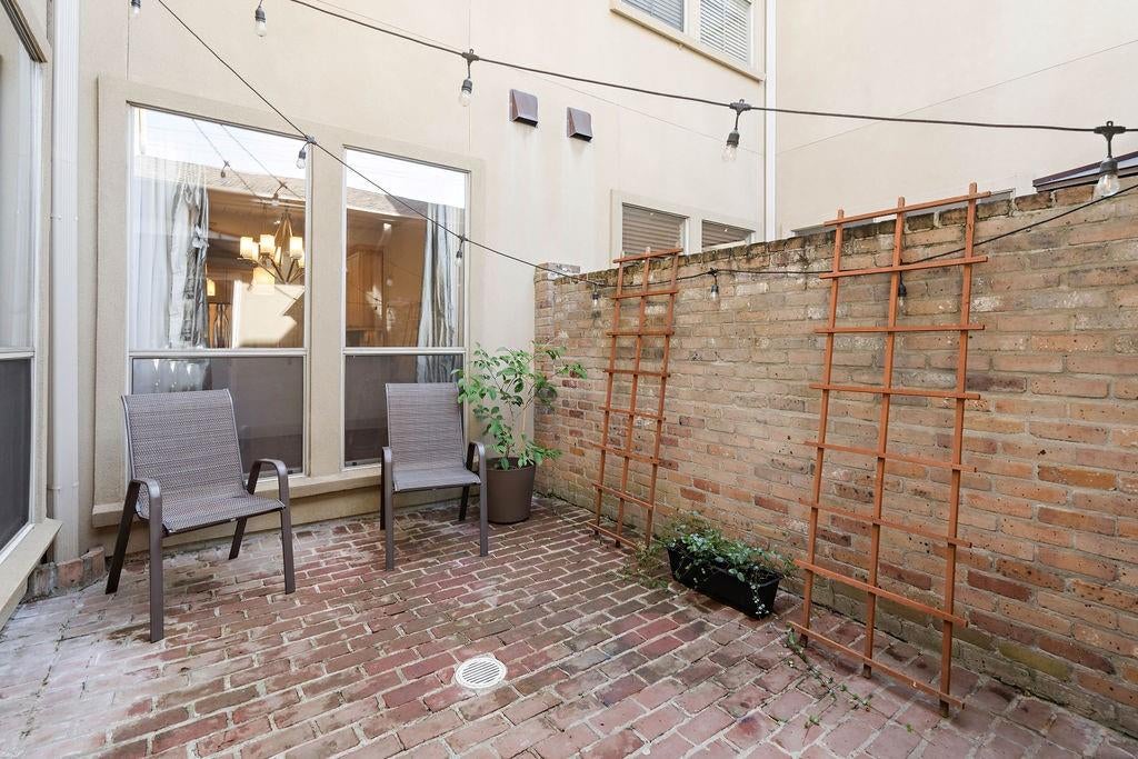 1205 RUE DEGAS