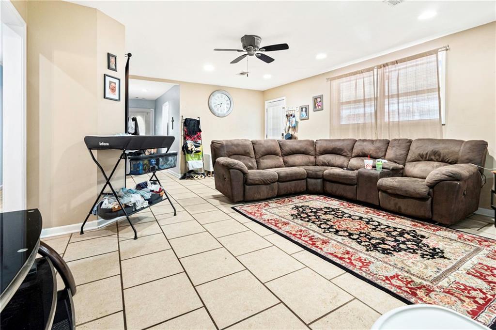 716 PERRIN Drive