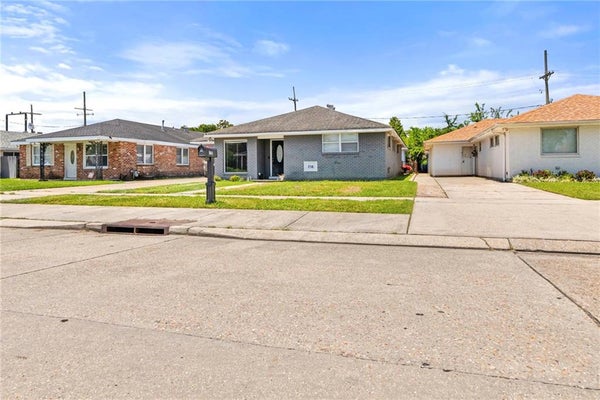 716 PERRIN DR, ARABI, LA 70032 - Image 04079215d3e4e0f1c6d64c7a1f99e39c/539824829