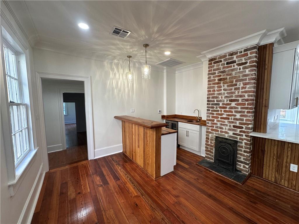 311 BELLEVILLE Street