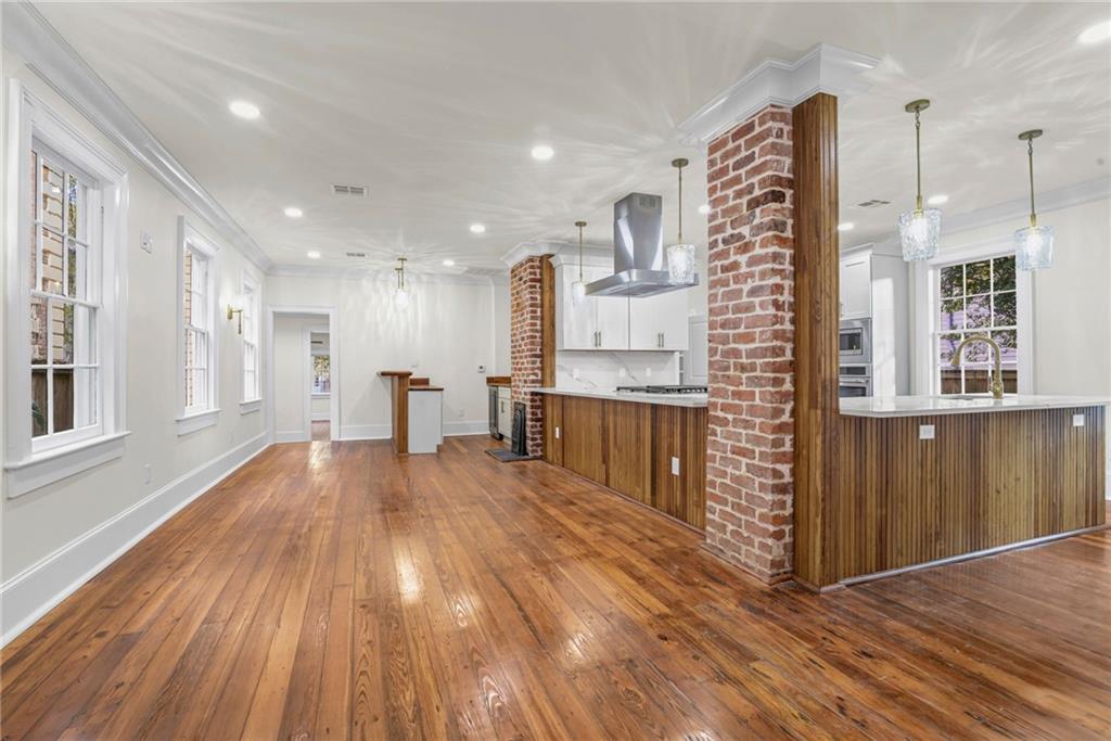 311 BELLEVILLE Street