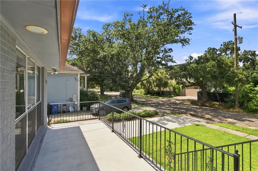 1718 BURBANK Drive