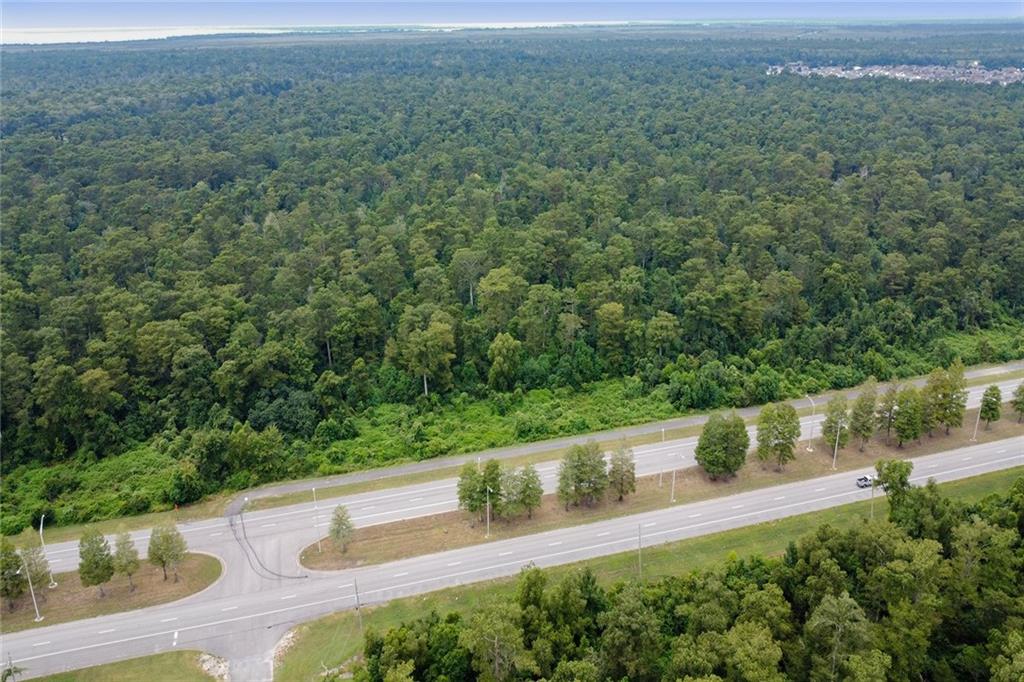 LEO KERNER Parkway