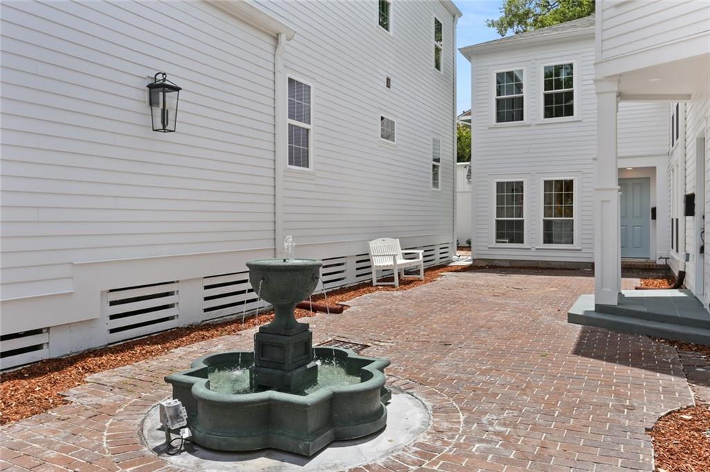 New Orleans, Louisiana 70115, United States, 2 Bedrooms Bedrooms, ,2 BathroomsBathrooms,Residential,Active,44853