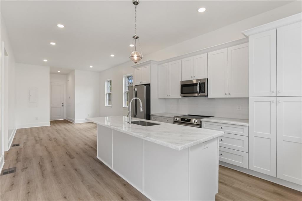 New Orleans, Louisiana 70115, United States, 2 Bedrooms Bedrooms, ,2 BathroomsBathrooms,Residential,Active,44853