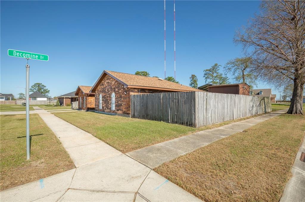 3800 DECOMINE Drive