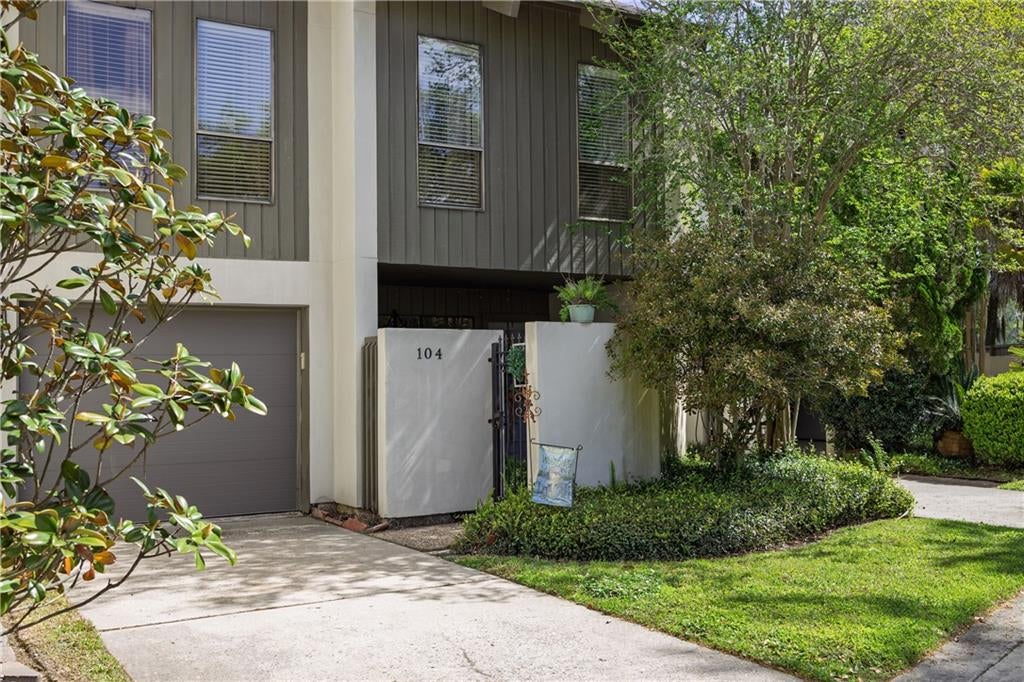 104 TCHEFUNCTE OAKS Drive 104