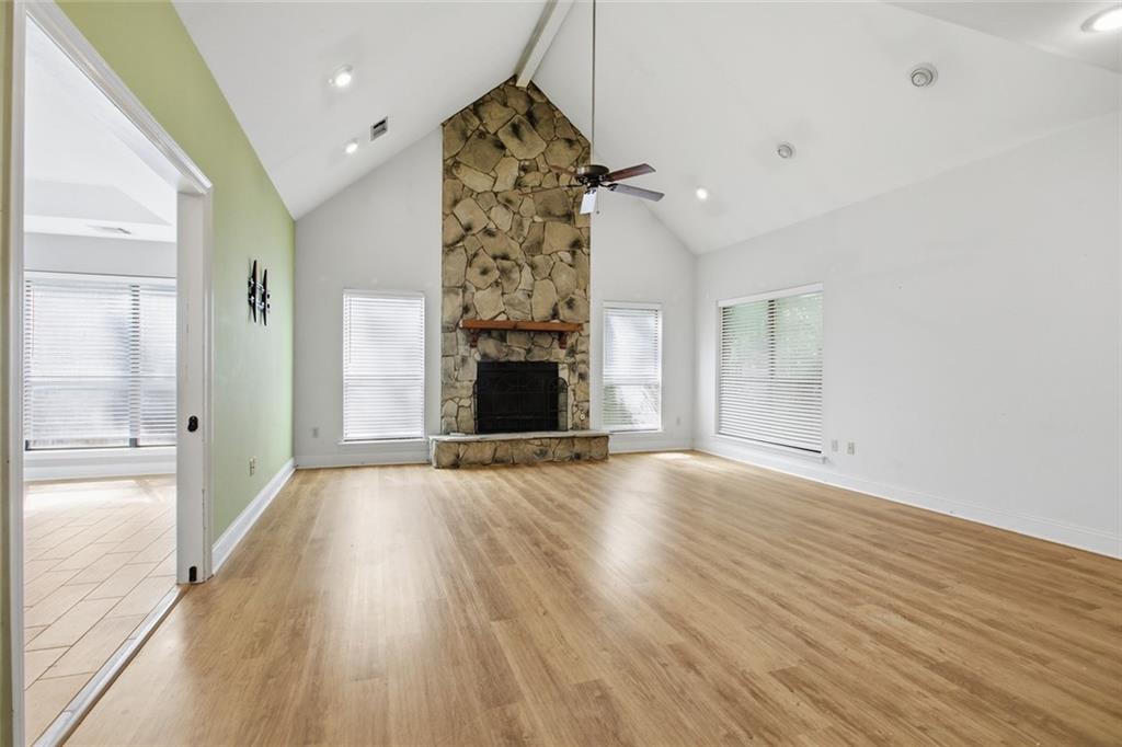 124 W RICHLAND Drive