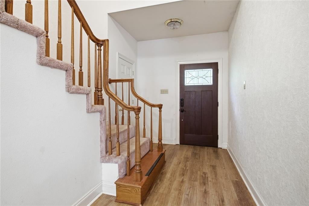 124 W RICHLAND Drive