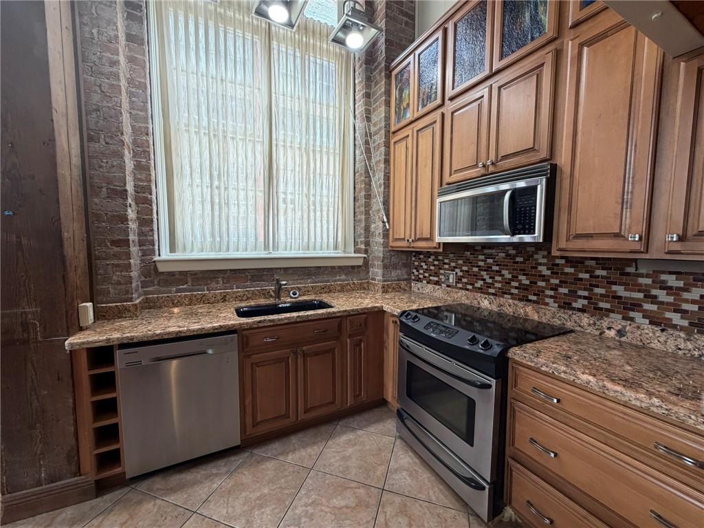 1107 S PETERS Street 127