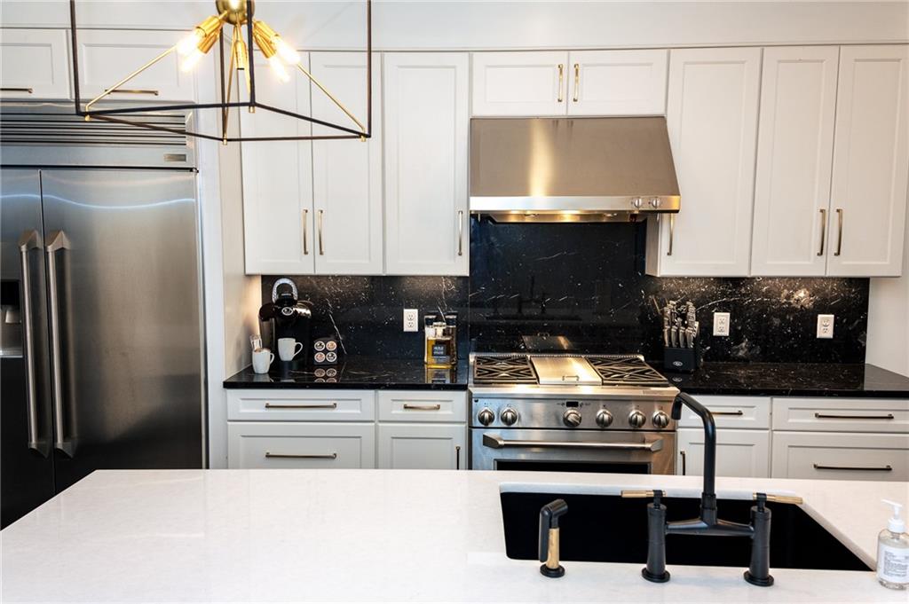 610-616 BARONNE Street PH-2