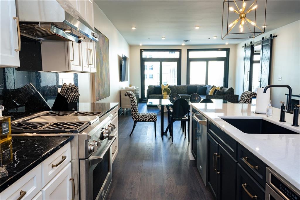 610-616 BARONNE Street PH-2