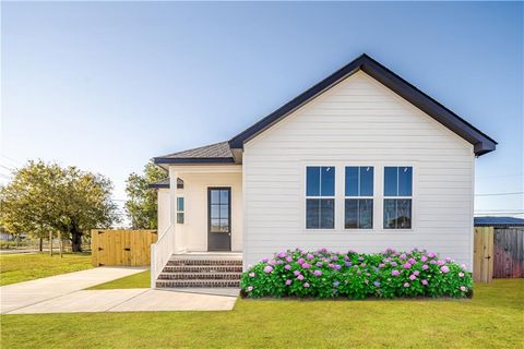 1702 SCHNELL Drive Arabi LA 70032