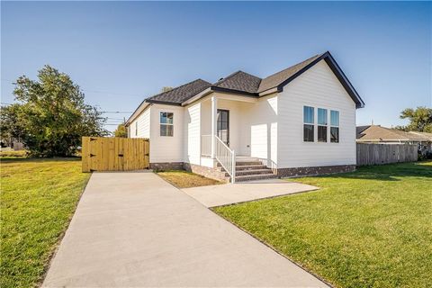 1702 SCHNELL Drive Arabi LA 70032