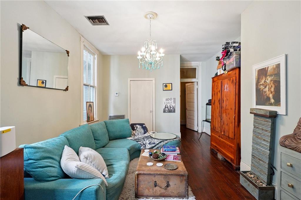 New Orleans, Louisiana 70119, United States, 10 Bedrooms Bedrooms, ,4 BathroomsBathrooms,Residential,Active,234667