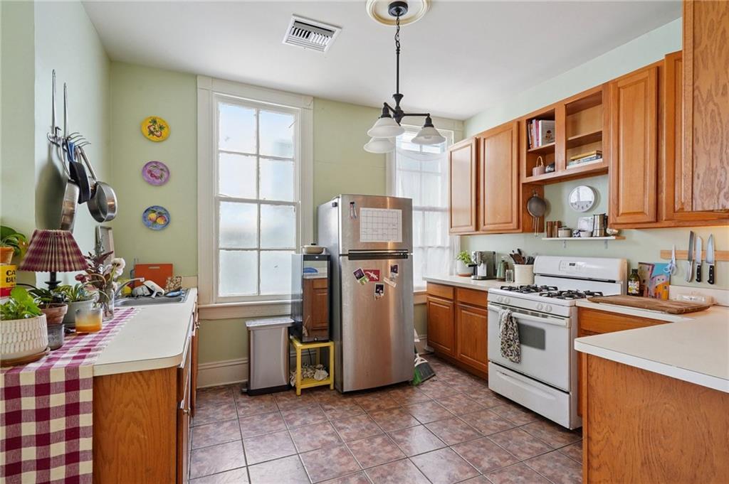 New Orleans, Louisiana 70119, United States, 10 Bedrooms Bedrooms, ,4 BathroomsBathrooms,Residential,Active,234667