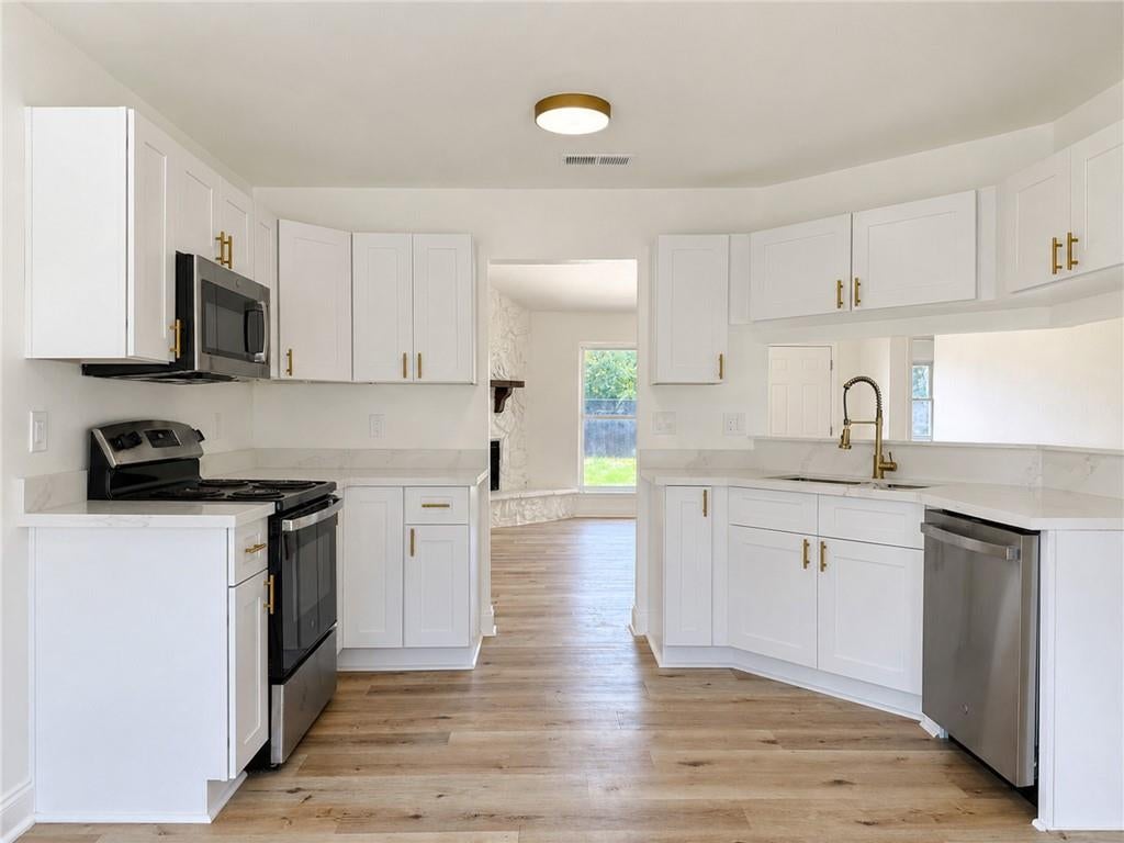 2909 LAURIE Lane