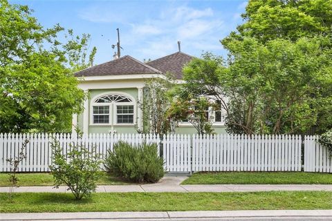 Photo of 4079 CLEMATIS Street, New Orleans, LA 70122 (MLS # 2553669)