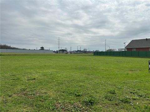 40731,40732,40733 LAKE FOREST Boulevard New Orleans LA 70126