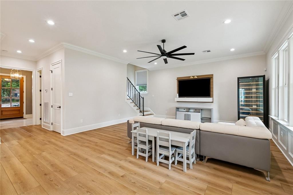6415 BELLAIRE Drive