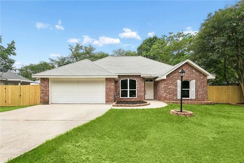 Photo of 2170 SECOND Street, Mandeville, LA 70471 (MLS # 2556308)