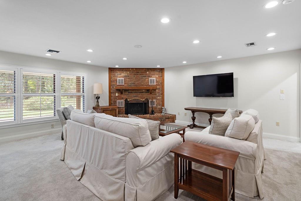 9 ELIZABETH Drive