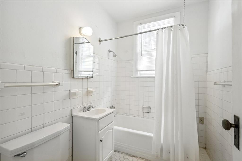 New Orleans, Louisiana 70118, United States, 2 Bedrooms Bedrooms, ,1 BathroomBathrooms,Residential,Active,17910