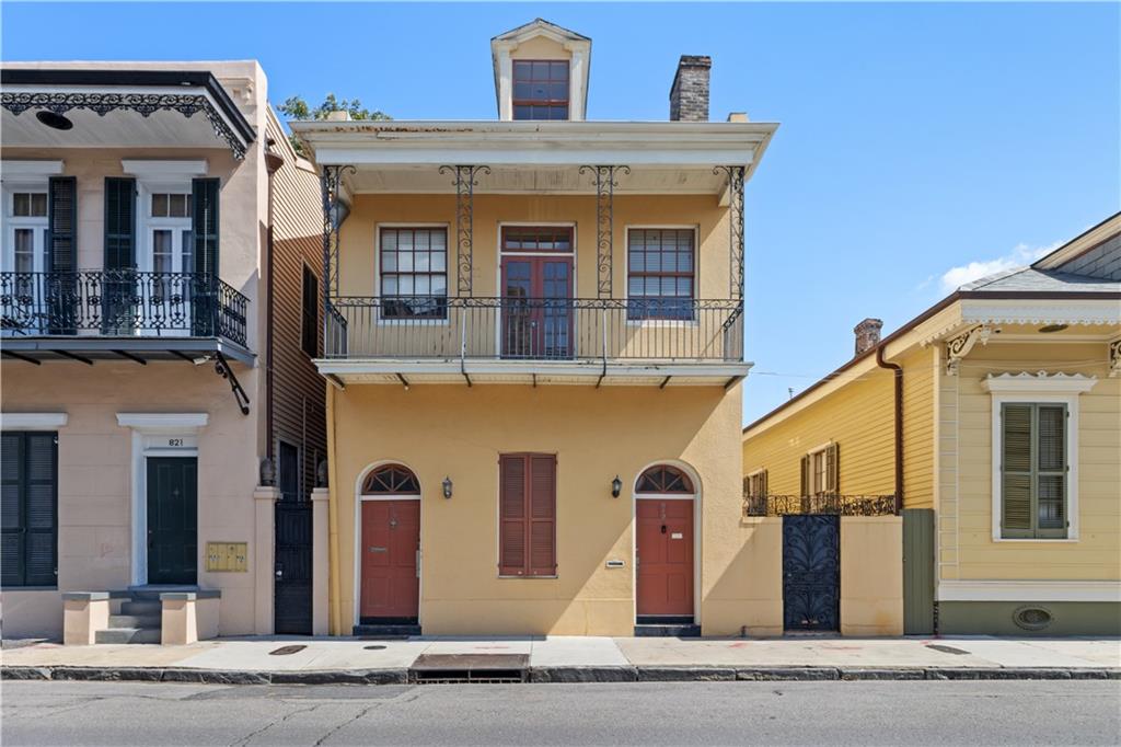817 BARRACKS Street