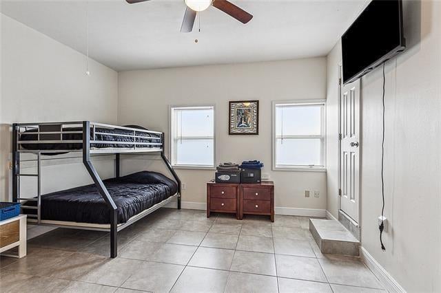 419 W SAINT BERNARD Highway
