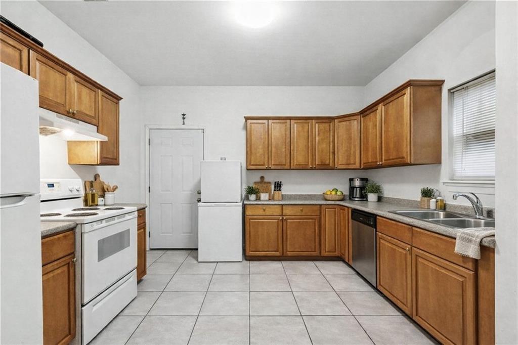 1209 TALLOW TREE Lane