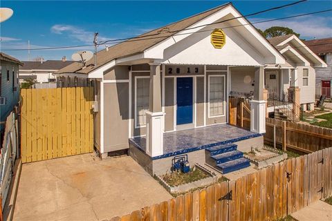 2813 N ROCHEBLAVE Street New Orleans LA 70117