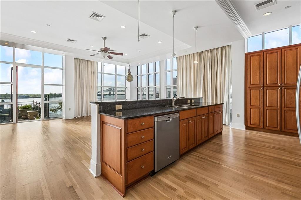 620 DECATUR Street F