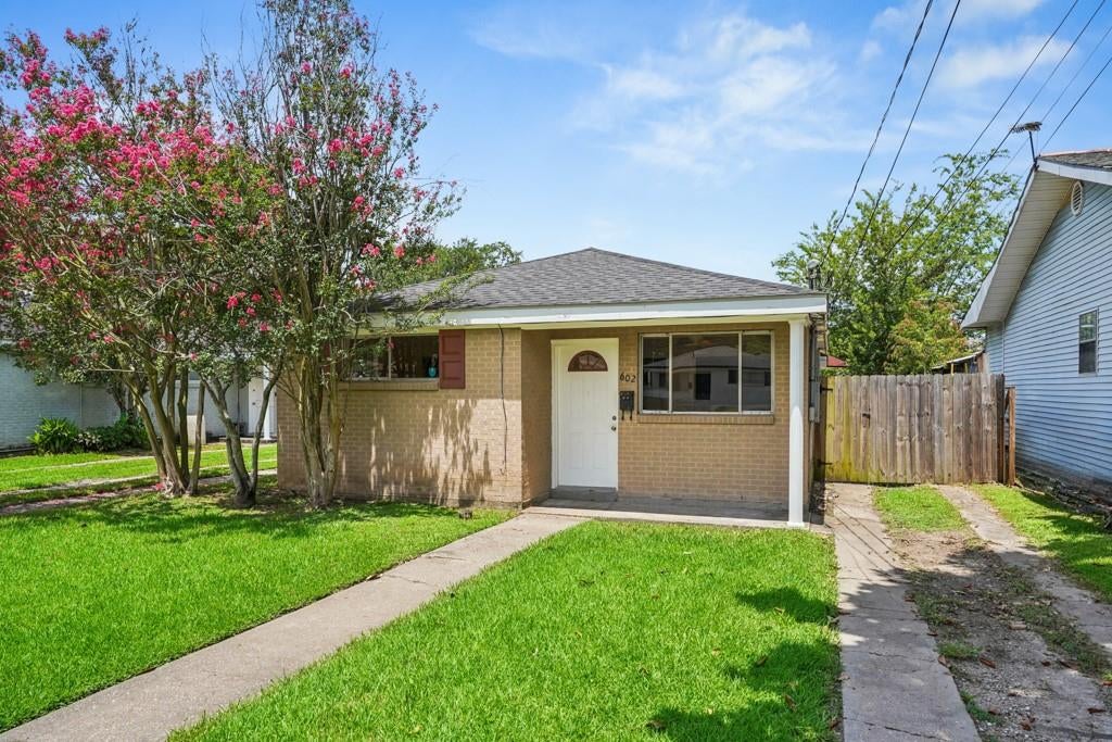 602 ARNOLD Avenue