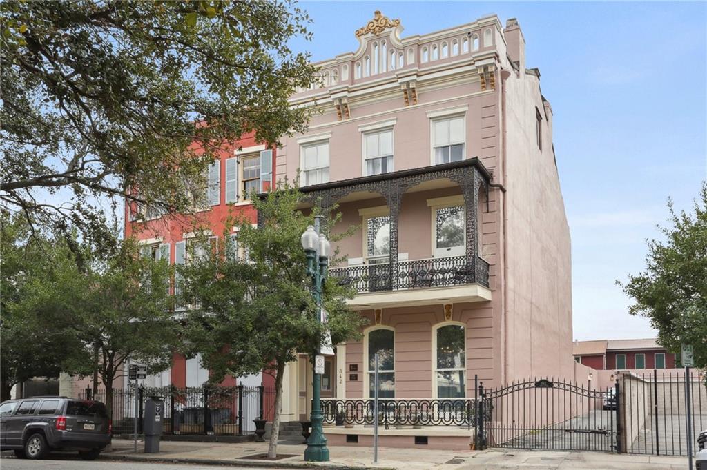 842 CAMP Street 7