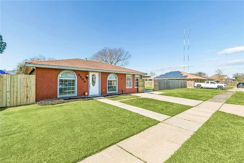 Photo of 3500 DAUTERIVE Drive, Chalmette, LA 70043 (MLS # 2545386)