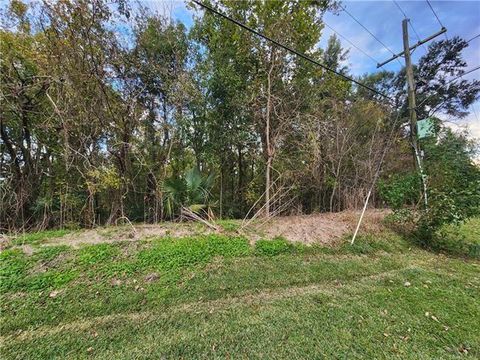 125 LAKEWOOD Drive Luling LA 70070