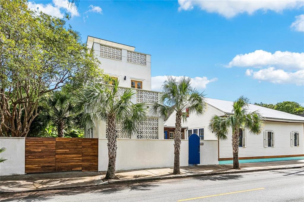 3623 CHARTRES Street