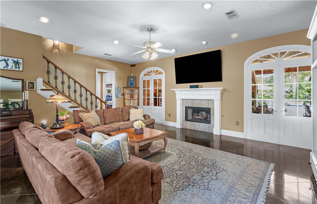 364 WINCHESTER Circle