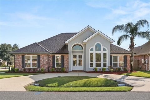 Photo of 218 HAWTHORN Drive, Luling, LA 70070 (MLS # 2544622)